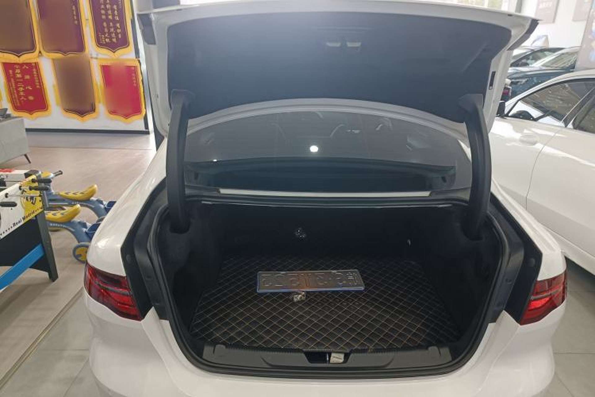 Used Jaguar XEL 2022 2.0T 250 PS R-DYNAMIC S Advanced Sport Edition Trunk