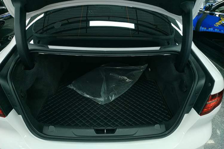Used Jaguar XEL 2022 2.0T 250 PS R-DYNAMIC S Advanced Sport Edition Trunk