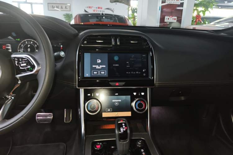 Used Jaguar XEL 2023 2.0T 250 PS R-DYNAMIC S Advanced Sport Edition Audio And AC Panel