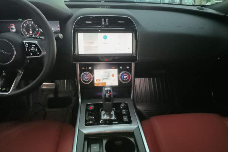 Used Jaguar XEL 2023 2.0T 250 PS R-DYNAMIC S Advanced Sport Edition Audio And AC Panel