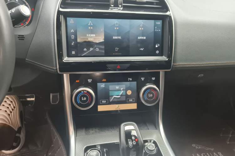 Used Jaguar XEL 2023 2.0T 250 PS R-DYNAMIC S Advanced Sport Edition Audio And AC Panel
