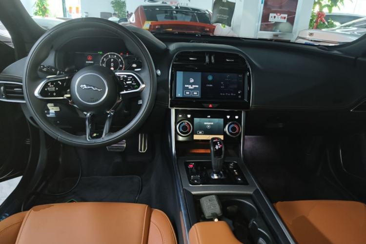 Used Jaguar XEL 2023 2.0T 250 PS R-DYNAMIC S Advanced Sport Edition Center Console