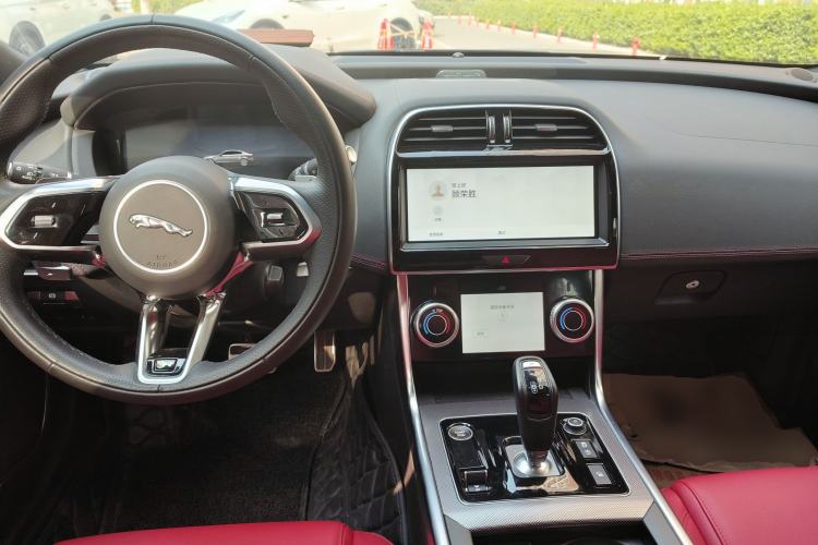 Used Jaguar XEL 2023 2.0T 250 PS R-DYNAMIC S Advanced Sport Edition Center Console