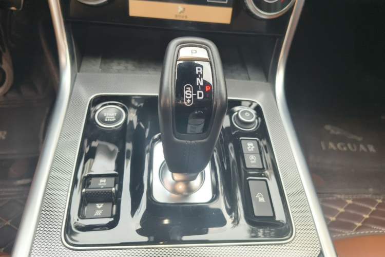 Used Jaguar XEL 2023 2.0T 250 PS R-DYNAMIC S Advanced Sport Edition Gear Lever