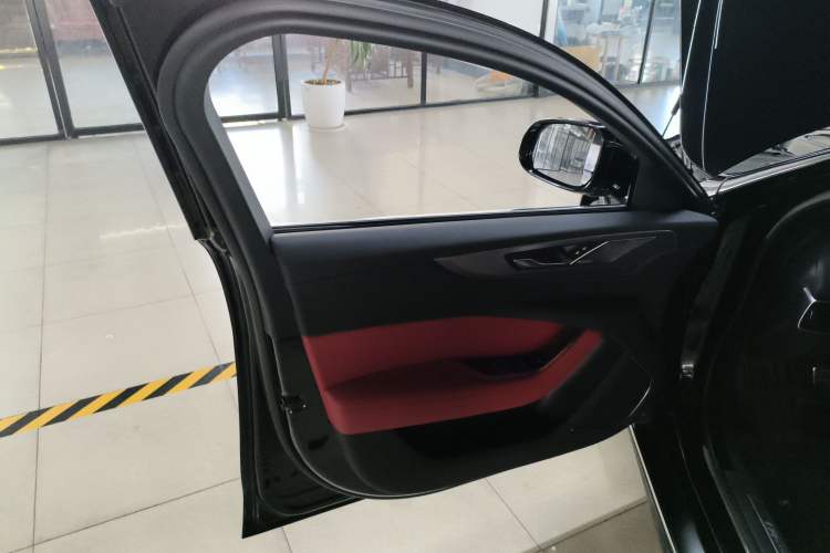 Used Jaguar XEL 2023 2.0T 250 PS R-DYNAMIC S Advanced Sport Edition Left Front Door Interior