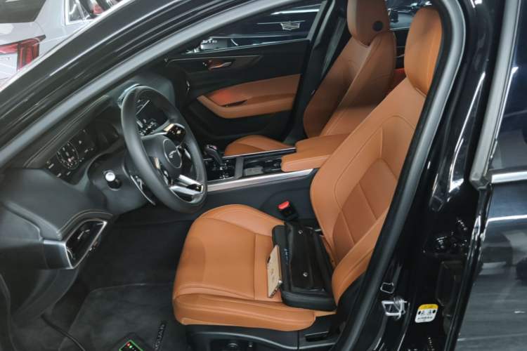 Used Jaguar XEL 2023 2.0T 250 PS R-DYNAMIC S Advanced Sport Edition Left Front Seat