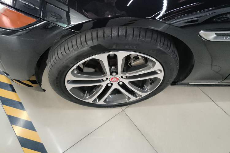 Used Jaguar XEL 2023 2.0T 250 PS R-DYNAMIC S Advanced Sport Edition Left Front Wheel Hub