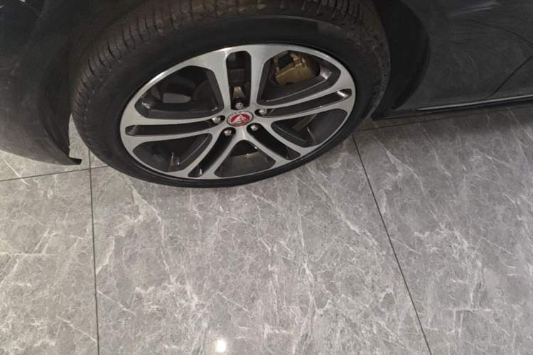 Used Jaguar XEL 2023 2.0T 250 PS R-DYNAMIC S Advanced Sport Edition Left Front Wheel Hub