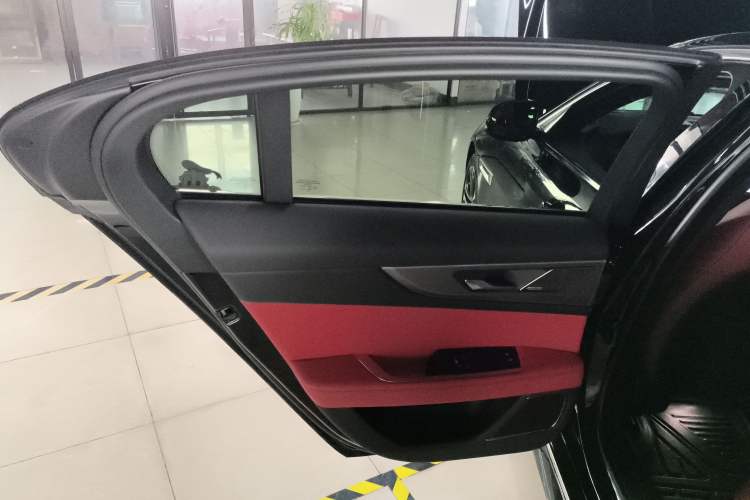 Used Jaguar XEL 2023 2.0T 250 PS R-DYNAMIC S Advanced Sport Edition Left Rear Door Interior