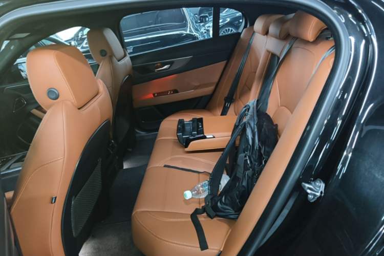 Used Jaguar XEL 2023 2.0T 250 PS R-DYNAMIC S Advanced Sport Edition Left Rear Seat