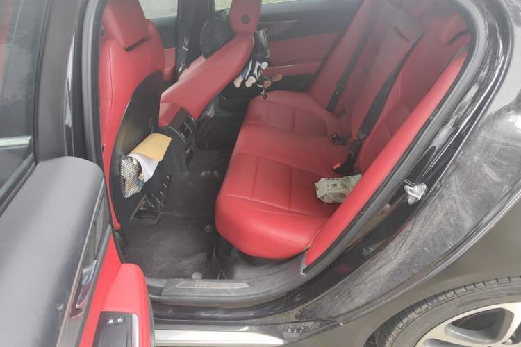Used Jaguar XEL 2023 2.0T 250 PS R-DYNAMIC S Advanced Sport Edition Left Rear Seat