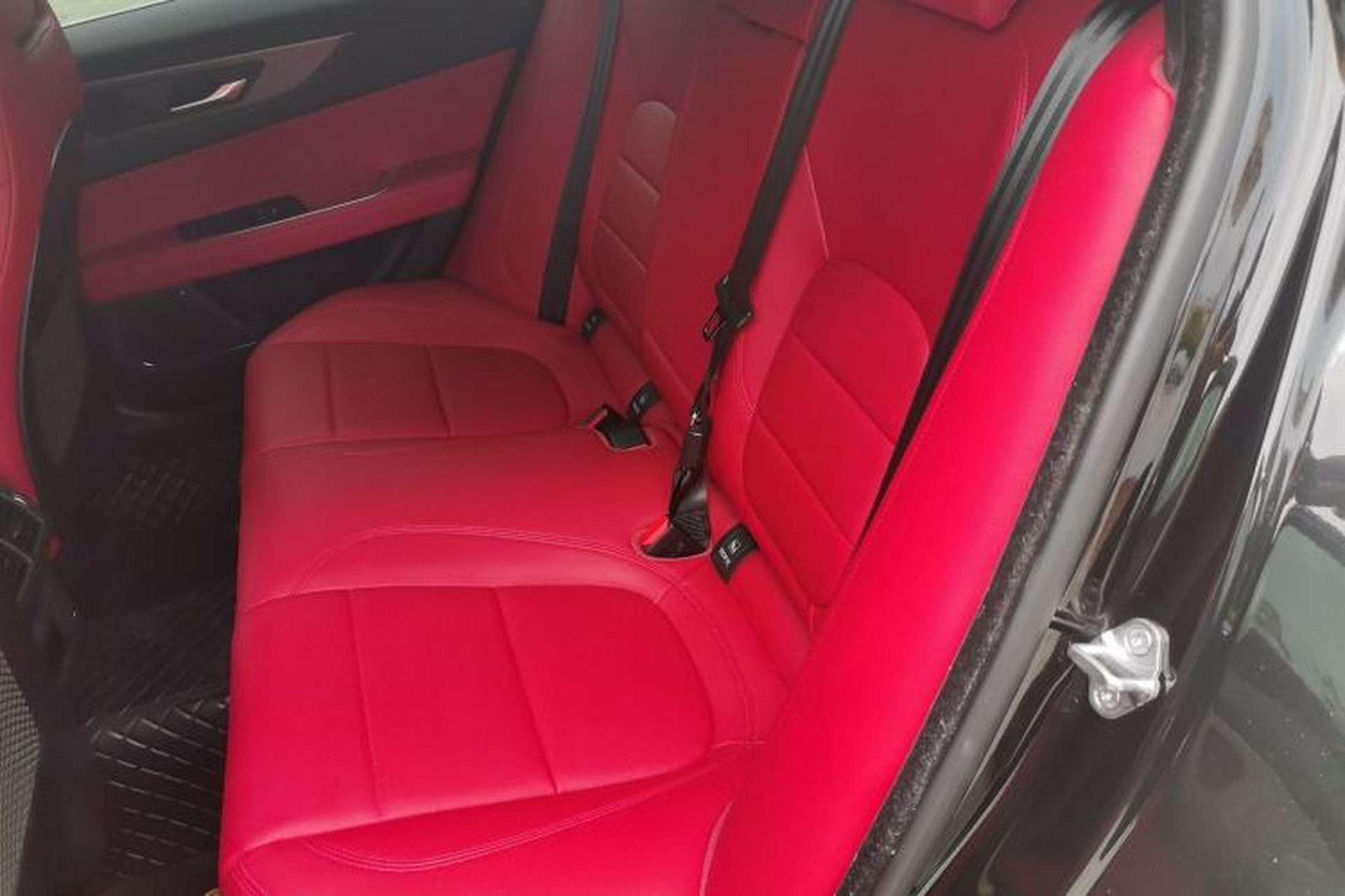 Used Jaguar XEL 2023 2.0T 250 PS R-DYNAMIC S Advanced Sport Edition Left Rear Seat