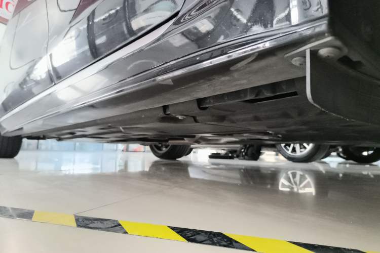 Used Jaguar XEL 2023 2.0T 250 PS R-DYNAMIC S Advanced Sport Edition Left Side Sill