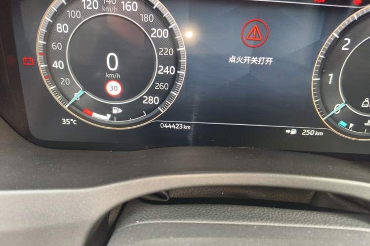 Used Jaguar XEL 2023 2.0T 250 PS R-DYNAMIC S Advanced Sport Edition Odometer Close Up