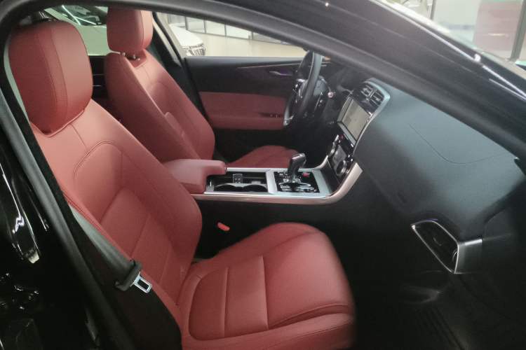 Used Jaguar XEL 2023 2.0T 250 PS R-DYNAMIC S Advanced Sport Edition Right Front Seat