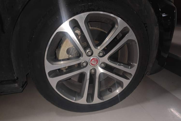 Used Jaguar XEL 2023 2.0T 250 PS R-DYNAMIC S Advanced Sport Edition Right Front Wheel Hub