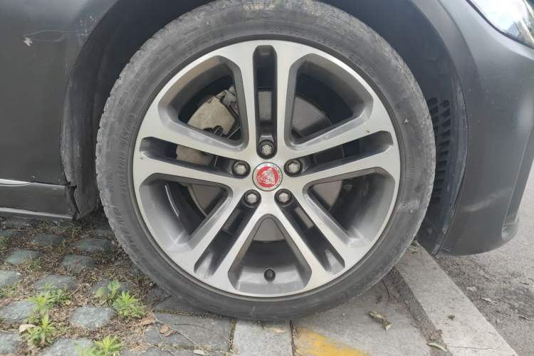 Used Jaguar XEL 2023 2.0T 250 PS R-DYNAMIC S Advanced Sport Edition Right Front Wheel Hub
