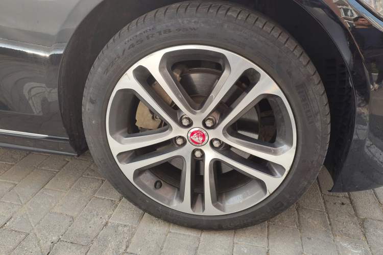 Used Jaguar XEL 2023 2.0T 250 PS R-DYNAMIC S Advanced Sport Edition Right Front Wheel Hub