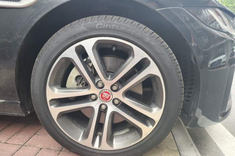 Used Jaguar XEL 2023 2.0T 250 PS R-DYNAMIC S Advanced Sport Edition Right Front Wheel Hub