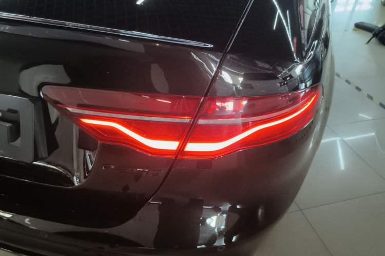 Used Jaguar XEL 2023 2.0T 250 PS R-DYNAMIC S Advanced Sport Edition Right Rear Taillight