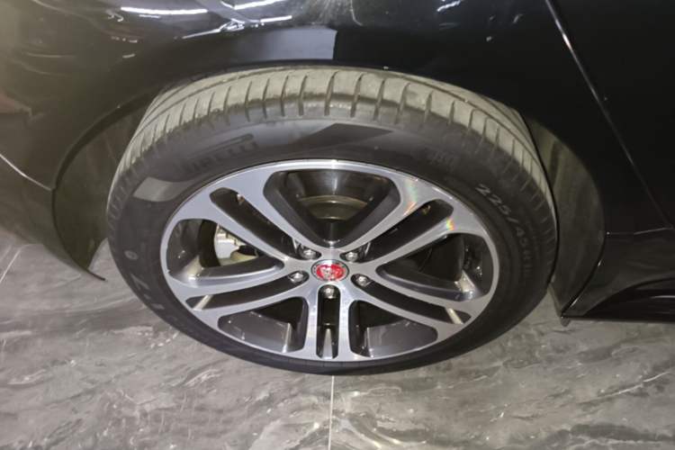 Used Jaguar XEL 2023 2.0T 250 PS R-DYNAMIC S Advanced Sport Edition Right Rear Wheel Hub