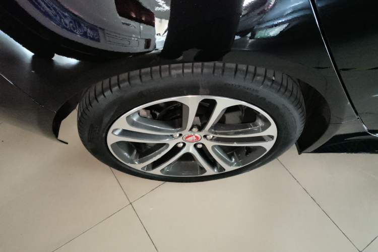 Used Jaguar XEL 2023 2.0T 250 PS R-DYNAMIC S Advanced Sport Edition Right Rear Wheel Hub