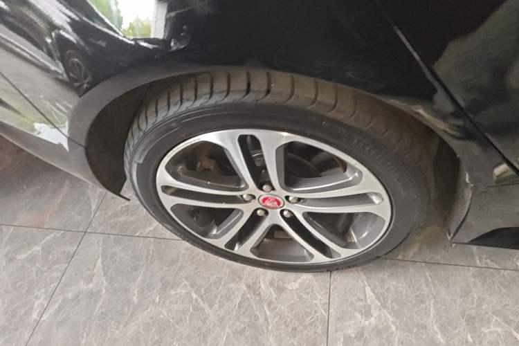 Used Jaguar XEL 2023 2.0T 250 PS R-DYNAMIC S Advanced Sport Edition Right Rear Wheel Hub