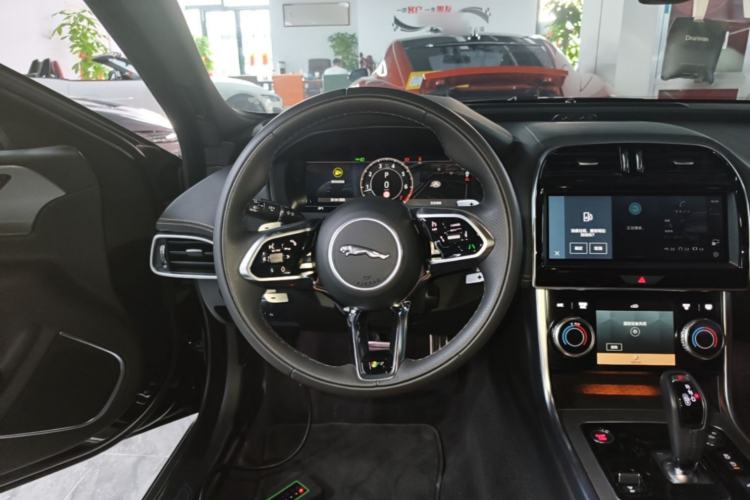 Used Jaguar XEL 2023 2.0T 250 PS R-DYNAMIC S Advanced Sport Edition Steering Wheel