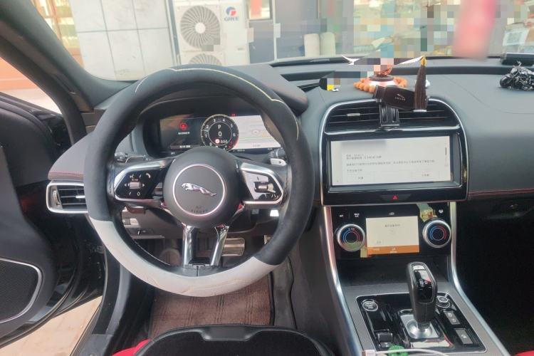 Used Jaguar XEL 2023 2.0T 250 PS R-DYNAMIC S Advanced Sport Edition Steering Wheel