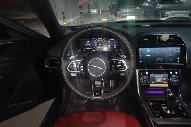 Used Jaguar XEL 2023 2.0T 250 PS R-DYNAMIC S Advanced Sport Edition Steering Wheel