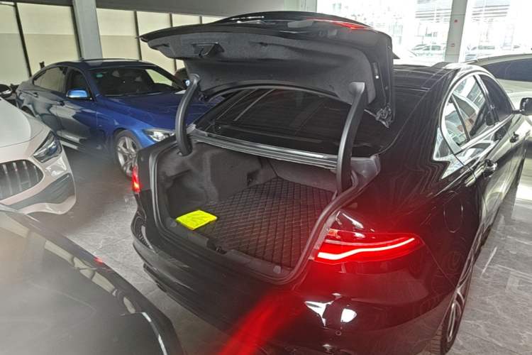 Used Jaguar XEL 2023 2.0T 250 PS R-DYNAMIC S Advanced Sport Edition Trunk