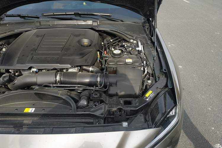 Used Jaguar XEL 2023 2.0T 250 PS R-DYNAMIC S Advanced Sport Edition Engine Bay Left