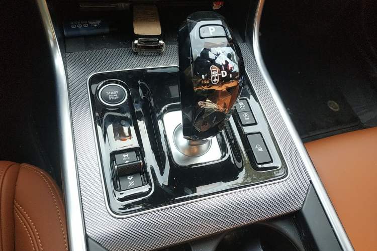 Used Jaguar XEL 2023 2.0T 250 PS R-DYNAMIC S Advanced Sport Edition Gear Lever
