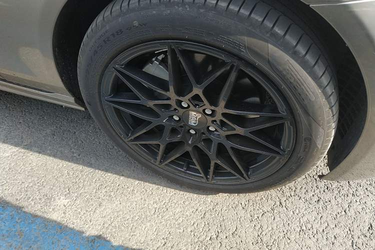 Used Jaguar XEL 2023 2.0T 250 PS R-DYNAMIC S Advanced Sport Edition Right Front Wheel Hub