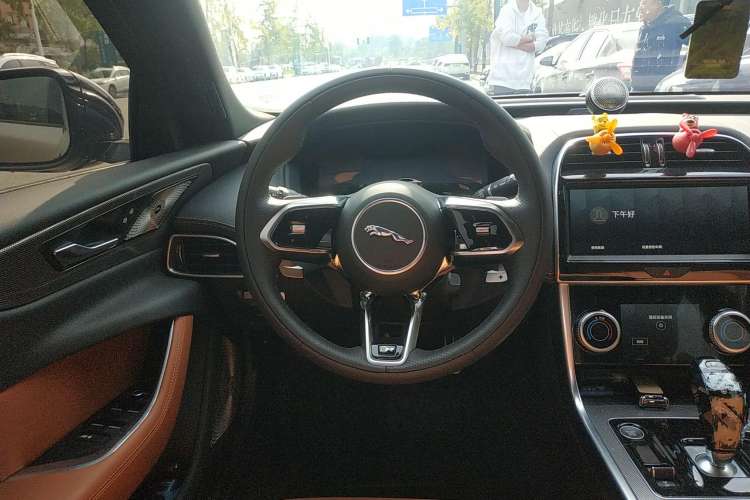 Used Jaguar XEL 2023 2.0T 250 PS R-DYNAMIC S Advanced Sport Edition Steering Wheel