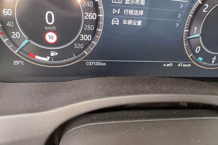 Used Jaguar XEL 2023 2.0T 250 PS R-DYNAMIC S Advanced Sport Edition Odometer Close Up