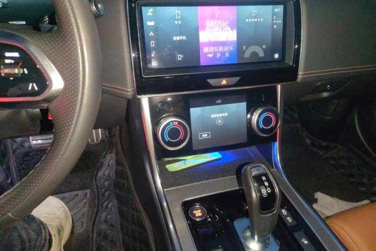 Used Jaguar XEL 2023 2.0T 250 PS R-DYNAMIC S Advanced Sport Edition Audio And AC Panel