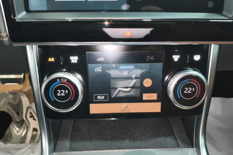 Used Jaguar XEL 2023 2.0T 250 PS R-DYNAMIC S Advanced Sport Edition Audio And AC Panel
