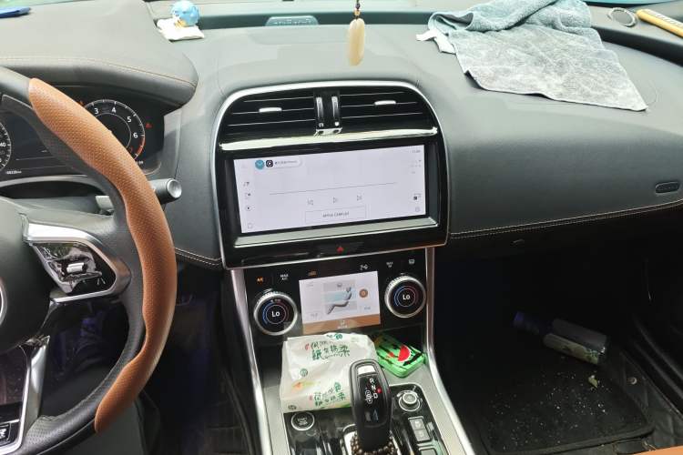 Used Jaguar XEL 2023 2.0T 250 PS R-DYNAMIC S Advanced Sport Edition Audio And AC Panel