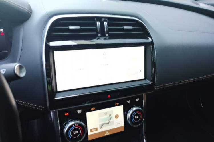 Used Jaguar XEL 2023 2.0T 250 PS R-DYNAMIC S Advanced Sport Edition Audio And AC Panel