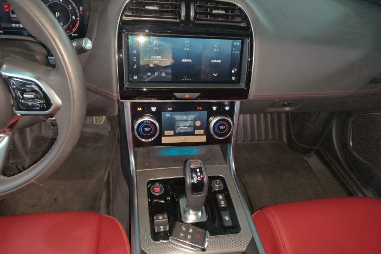 Used Jaguar XEL 2023 2.0T 250 PS R-DYNAMIC S Advanced Sport Edition Audio And AC Panel