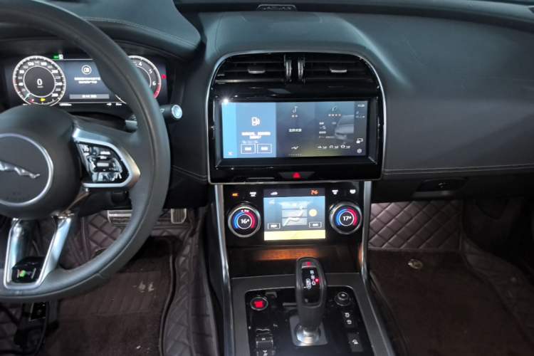 Used Jaguar XEL 2023 2.0T 250 PS R-DYNAMIC S Advanced Sport Edition Audio And AC Panel
