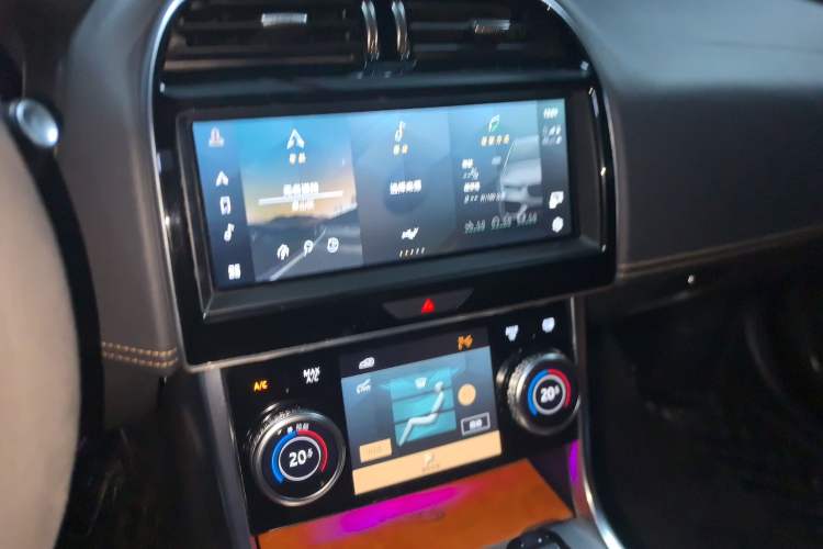 Used Jaguar XEL 2023 2.0T 250 PS R-DYNAMIC S Advanced Sport Edition Audio And AC Panel