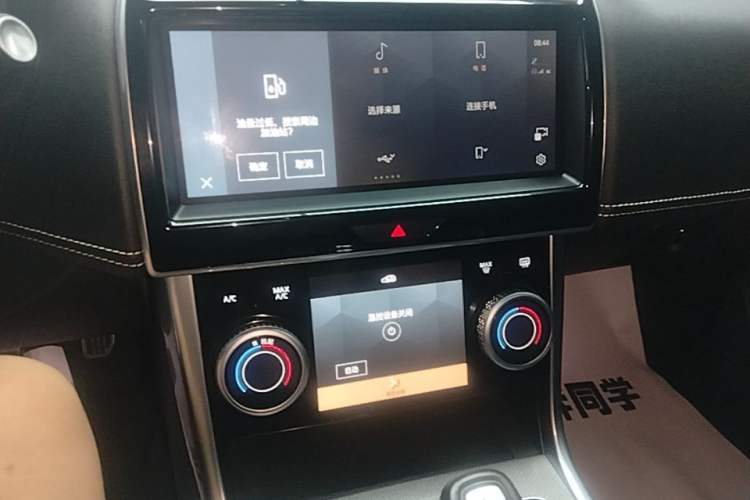 Used Jaguar XEL 2023 2.0T 250 PS R-DYNAMIC S Advanced Sport Edition Audio And AC Panel