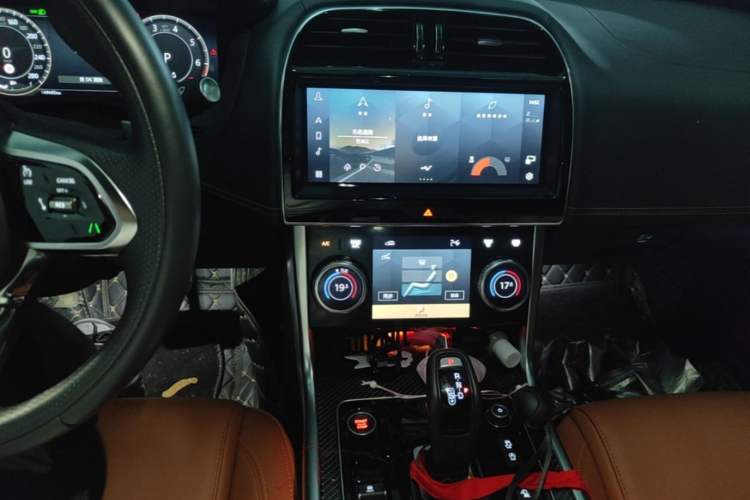 Used Jaguar XEL 2023 2.0T 250 PS R-DYNAMIC S Advanced Sport Edition Audio And AC Panel