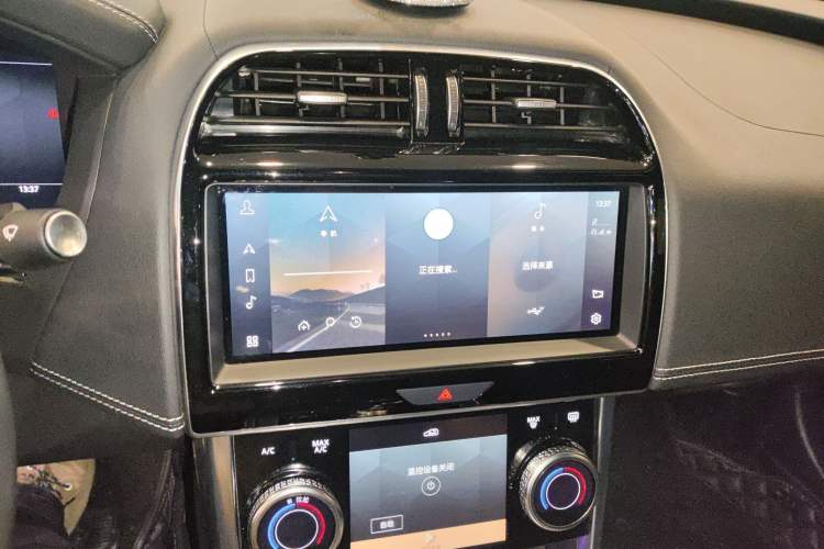Used Jaguar XEL 2023 2.0T 250 PS R-DYNAMIC S Advanced Sport Edition Audio And AC Panel