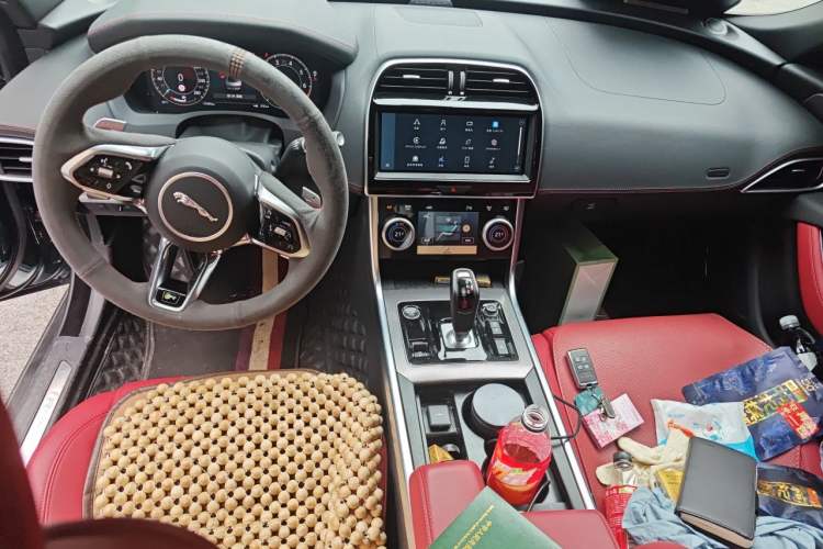 Used Jaguar XEL 2023 2.0T 250 PS R-DYNAMIC S Advanced Sport Edition Center Console