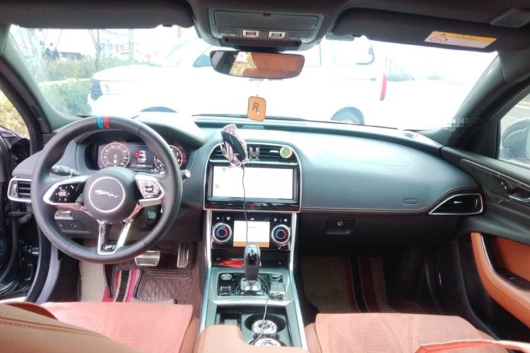 Used Jaguar XEL 2023 2.0T 250 PS R-DYNAMIC S Advanced Sport Edition Center Console