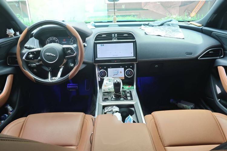 Used Jaguar XEL 2023 2.0T 250 PS R-DYNAMIC S Advanced Sport Edition Center Console
