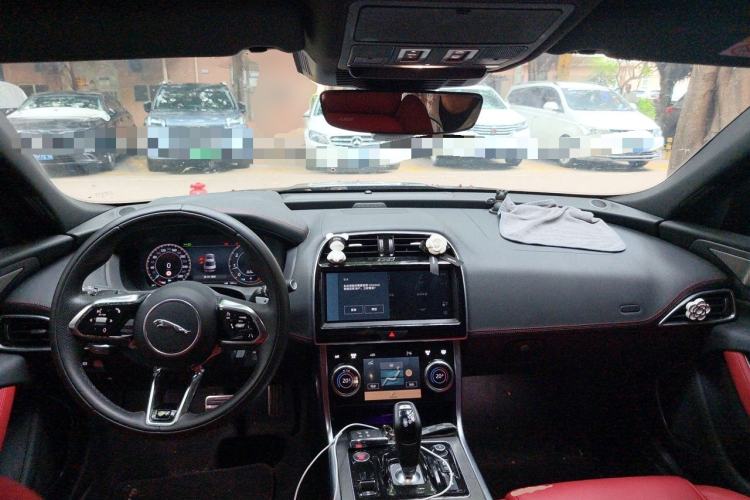 Used Jaguar XEL 2023 2.0T 250 PS R-DYNAMIC S Advanced Sport Edition Center Console